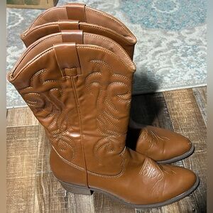 SM ( Steve Madden) Classic Black Western Cowboy Boots -
Women's Size 10